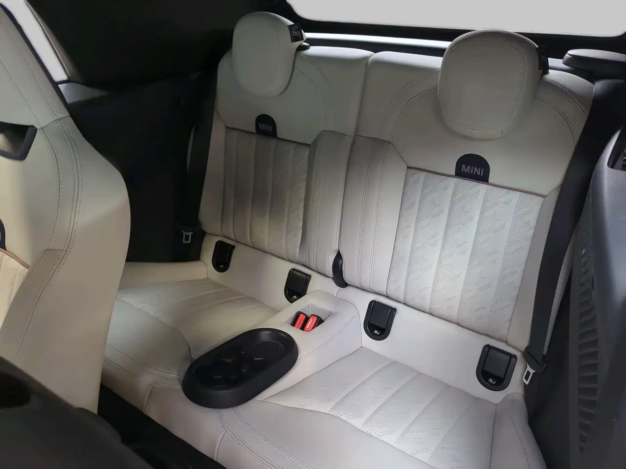 MINI Cooper C Cabrio Favoured Trim 21