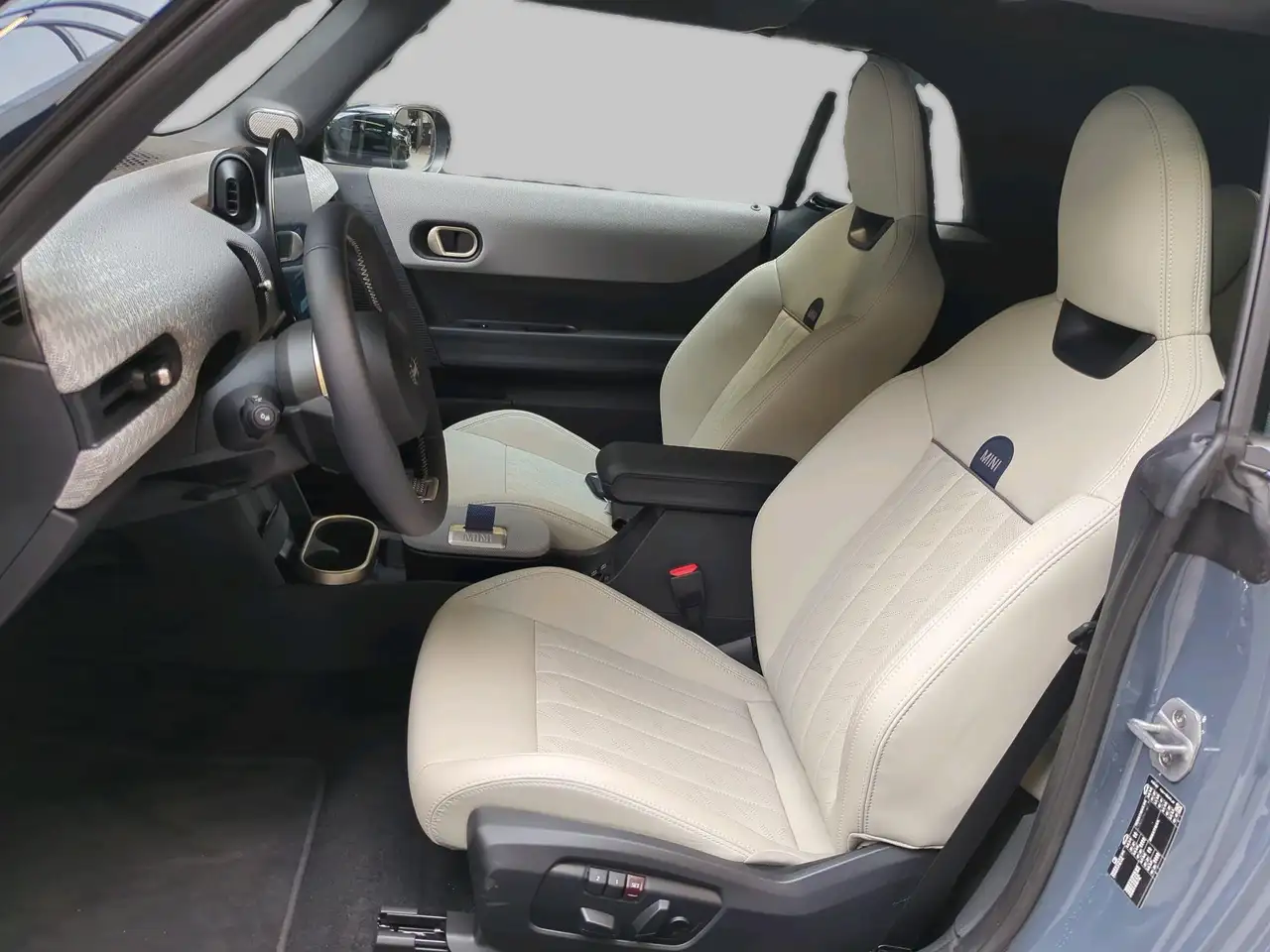 MINI Cooper C Cabrio Favoured Trim 18