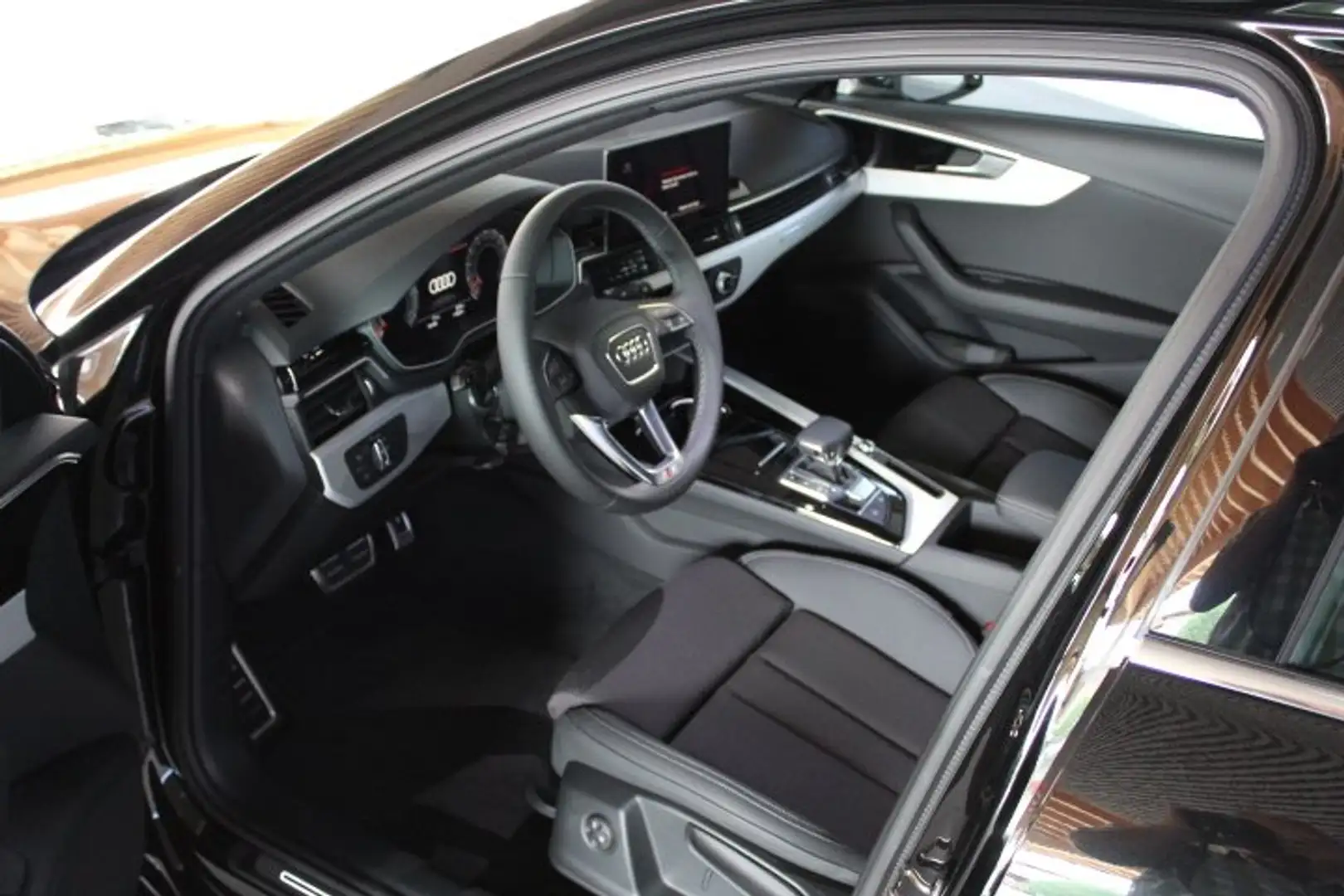 Audi A4 AVANT 2.0TDI QUATTRO S-LINE AHK NAVI STANDHEIZUNG Noir - 2