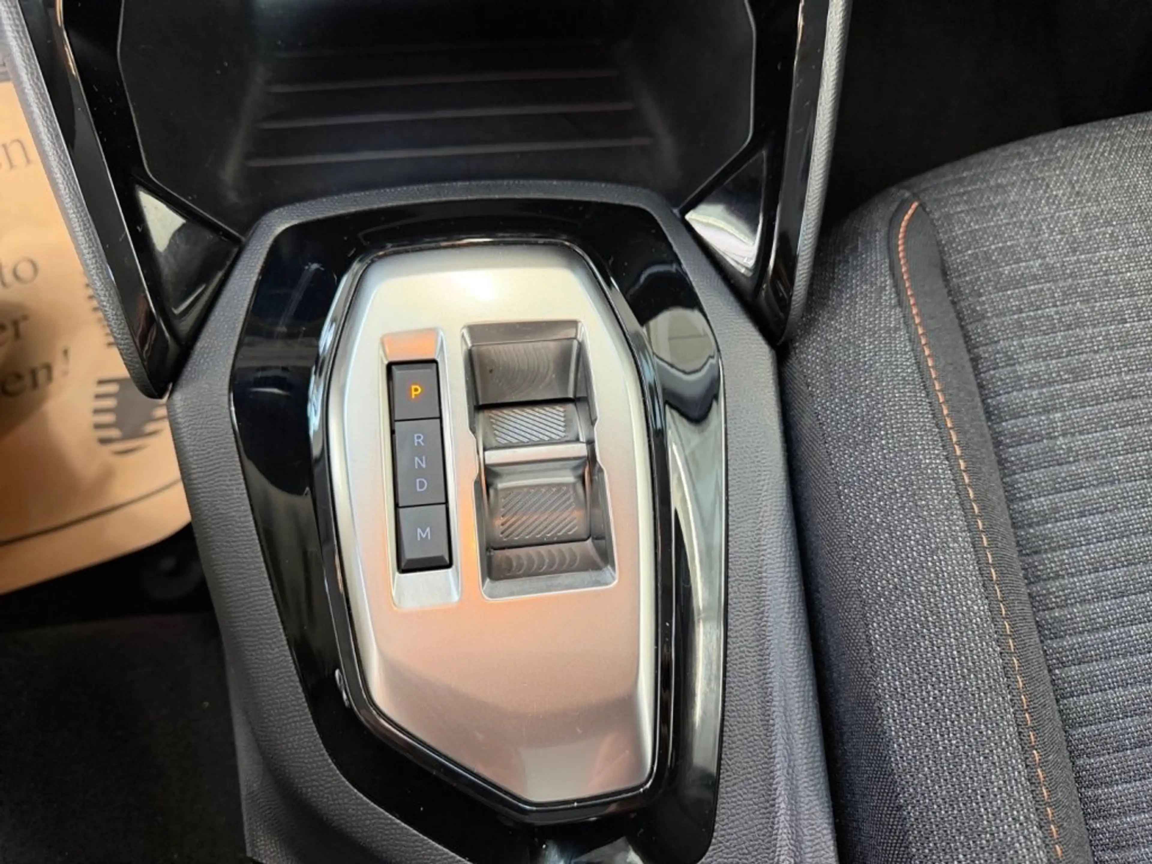 Peugeot 208 Hybrid 110 e-DCS6 Style Aut. — photo 15