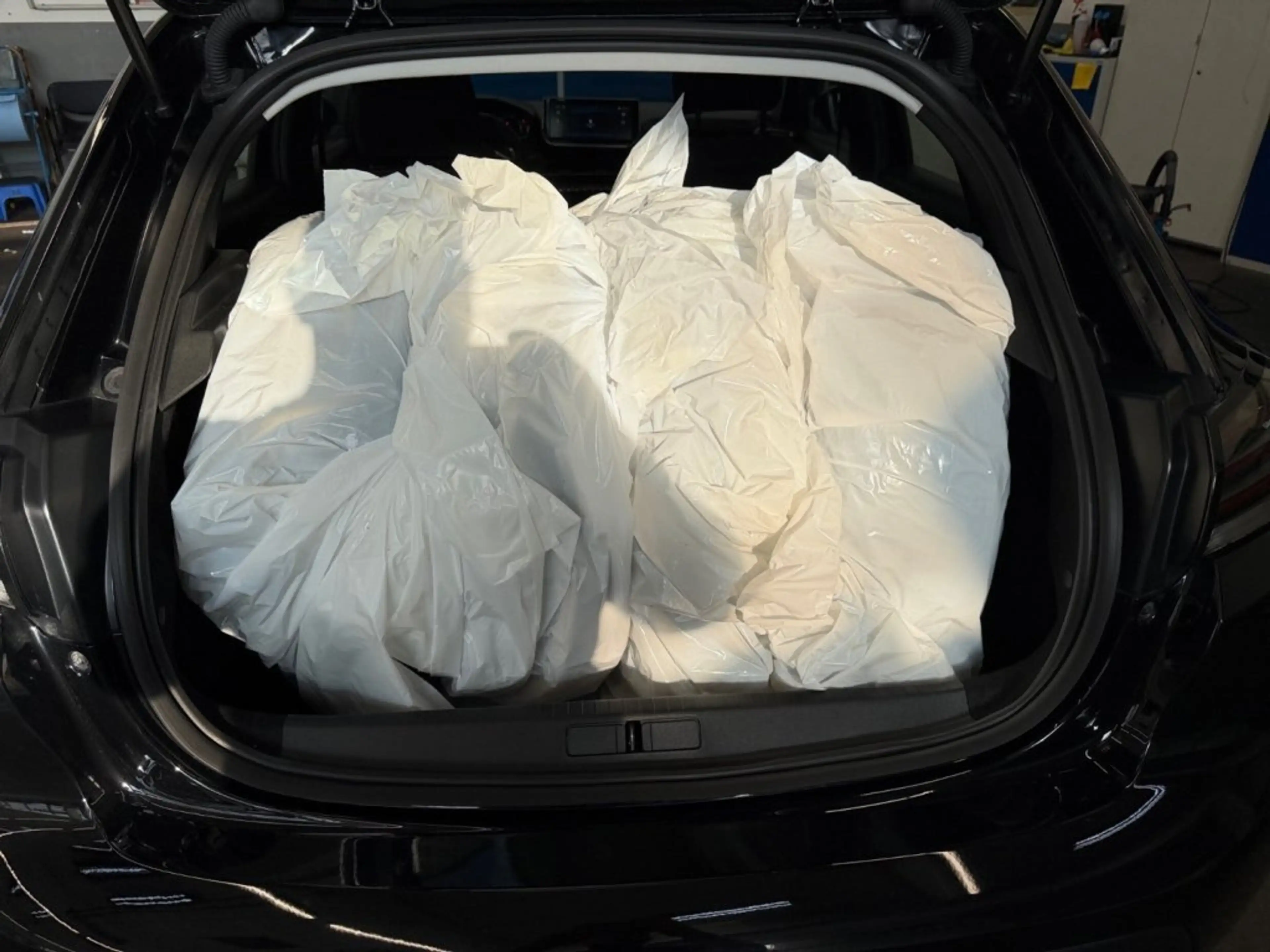 Peugeot 208 Hybrid 110 e-DCS6 Style Aut. — photo 11