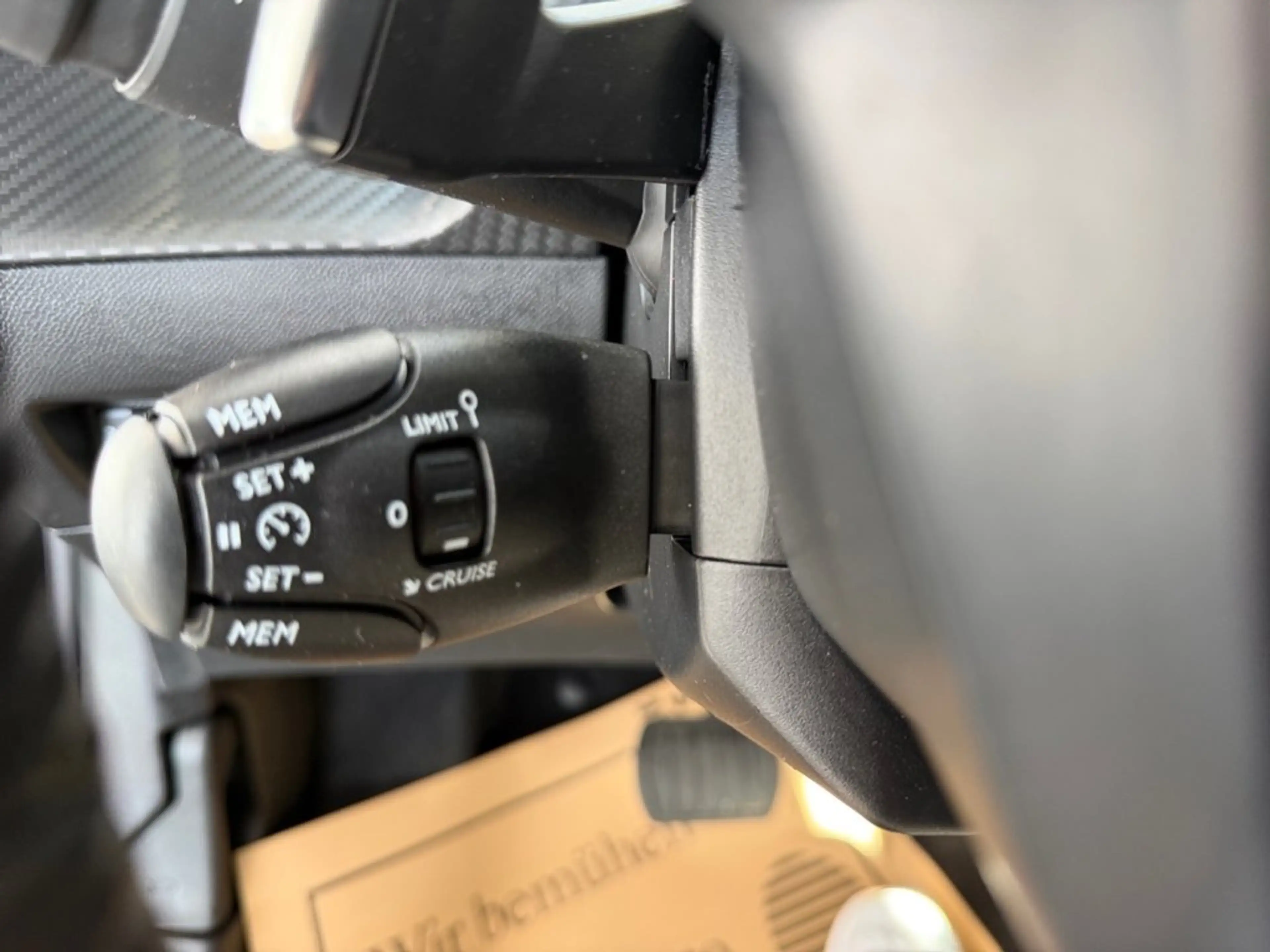 Peugeot 208 Hybrid 110 e-DCS6 Style Aut. — photo 17