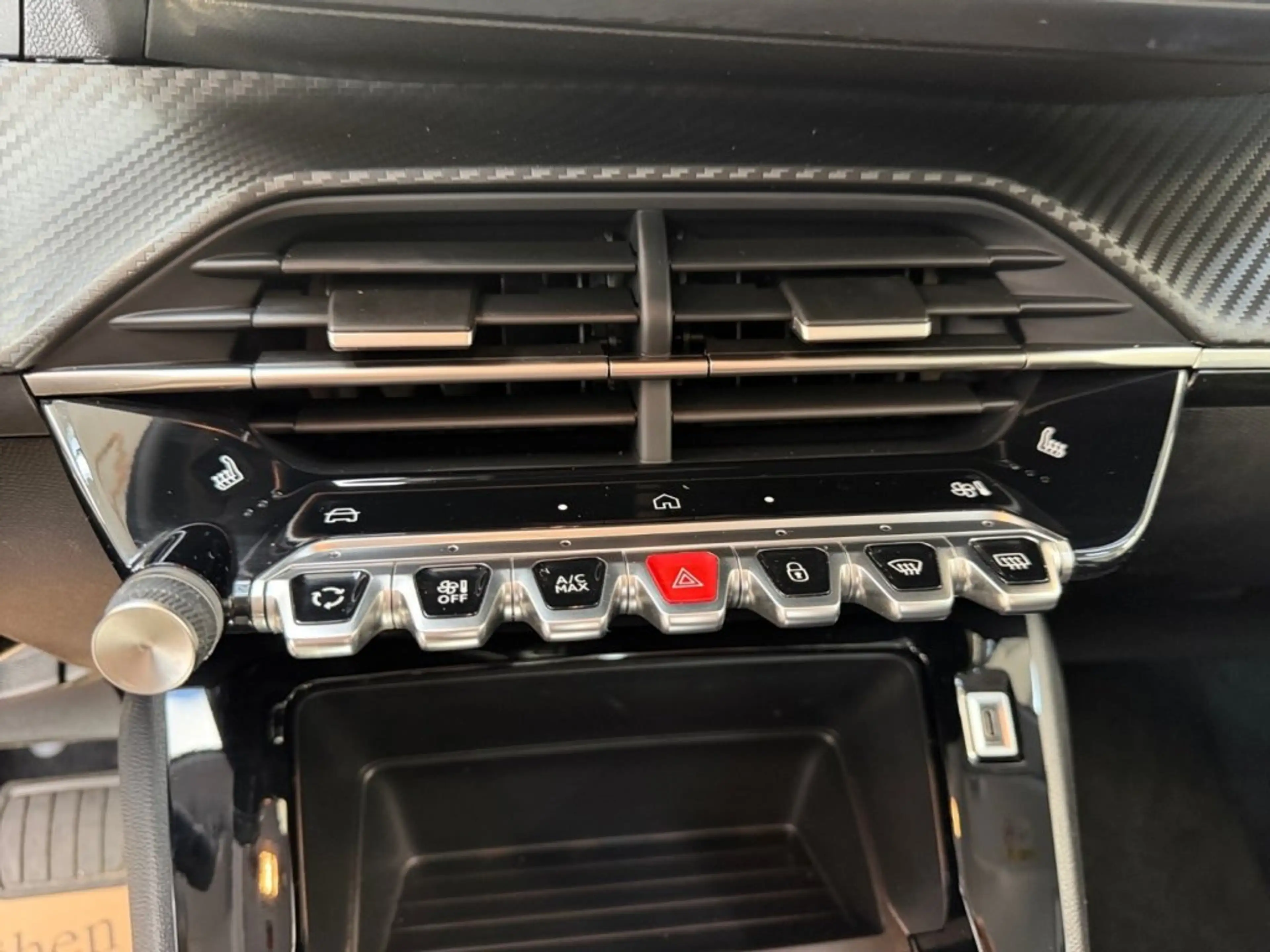 Peugeot 208 Hybrid 110 e-DCS6 Style Aut. — photo 12