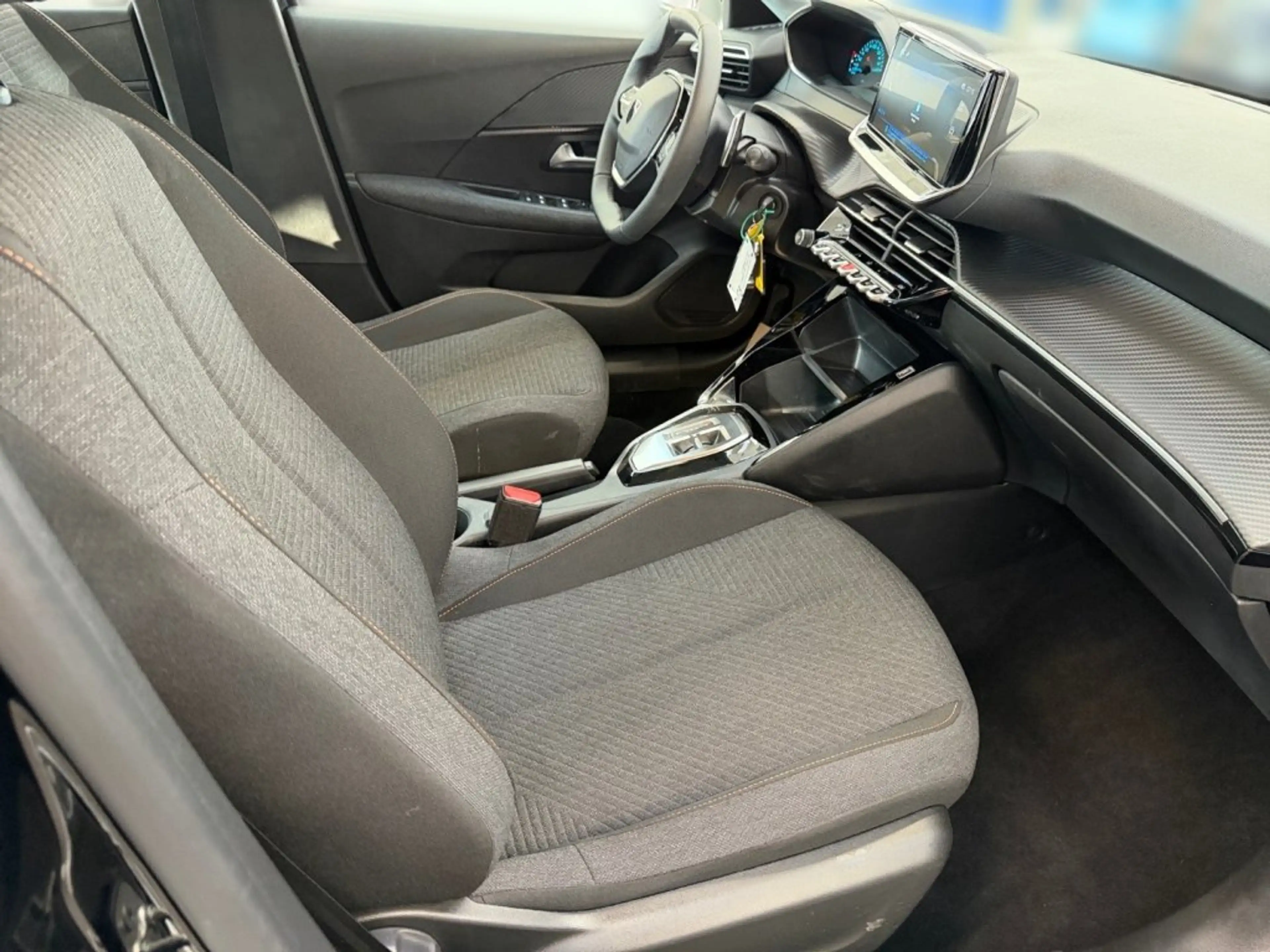 Peugeot 208 Hybrid 110 e-DCS6 Style Aut. — photo 10