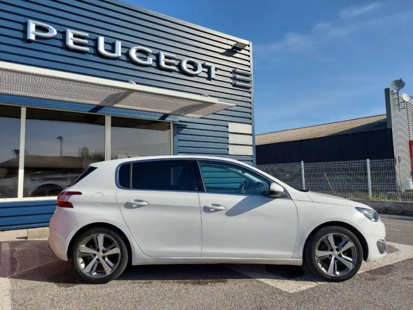 Peugeot 308 II 1.2 Puretech 130 S&amp;S EAT6 Féline Blanco - 2