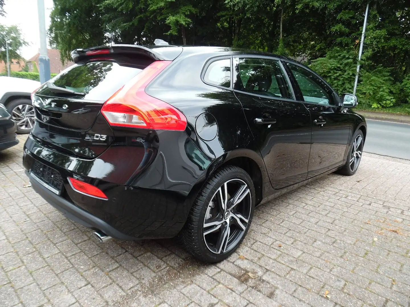 Volvo V40 Momentum*Navi*SZH Schwarz - 2