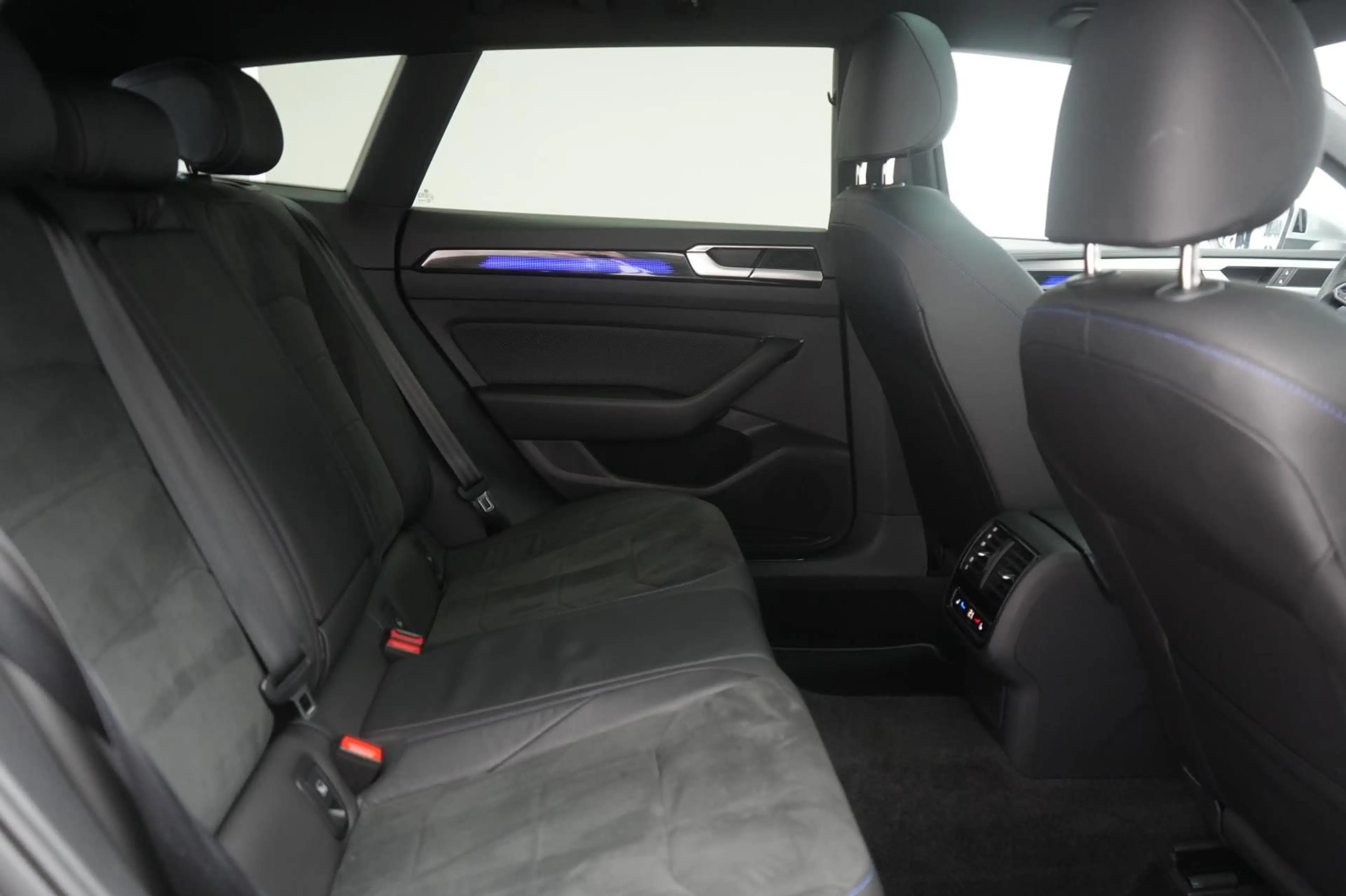 Volkswagen Arteon R 2.0 TSI Shooting Brake 4Motion ACC/Kame — photo 10