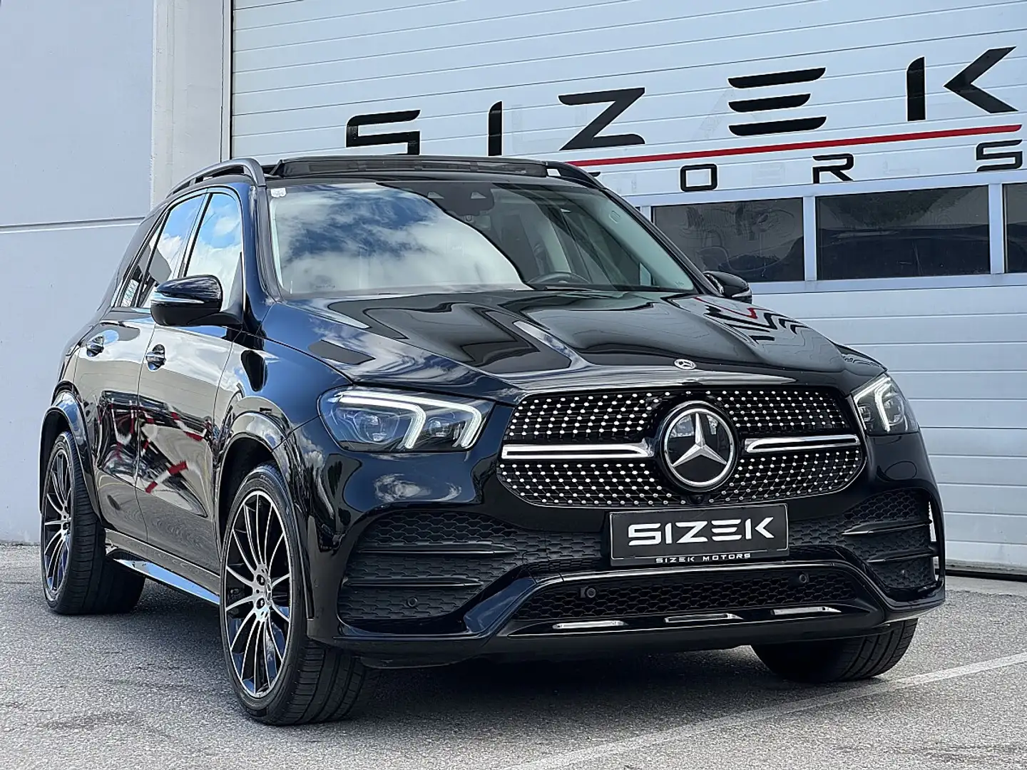Mercedes-Benz GLE 300 d 4Matic|AMG LINE|AHK|AIRMATIC|DISTRONIC|360° K... Schwarz - 2