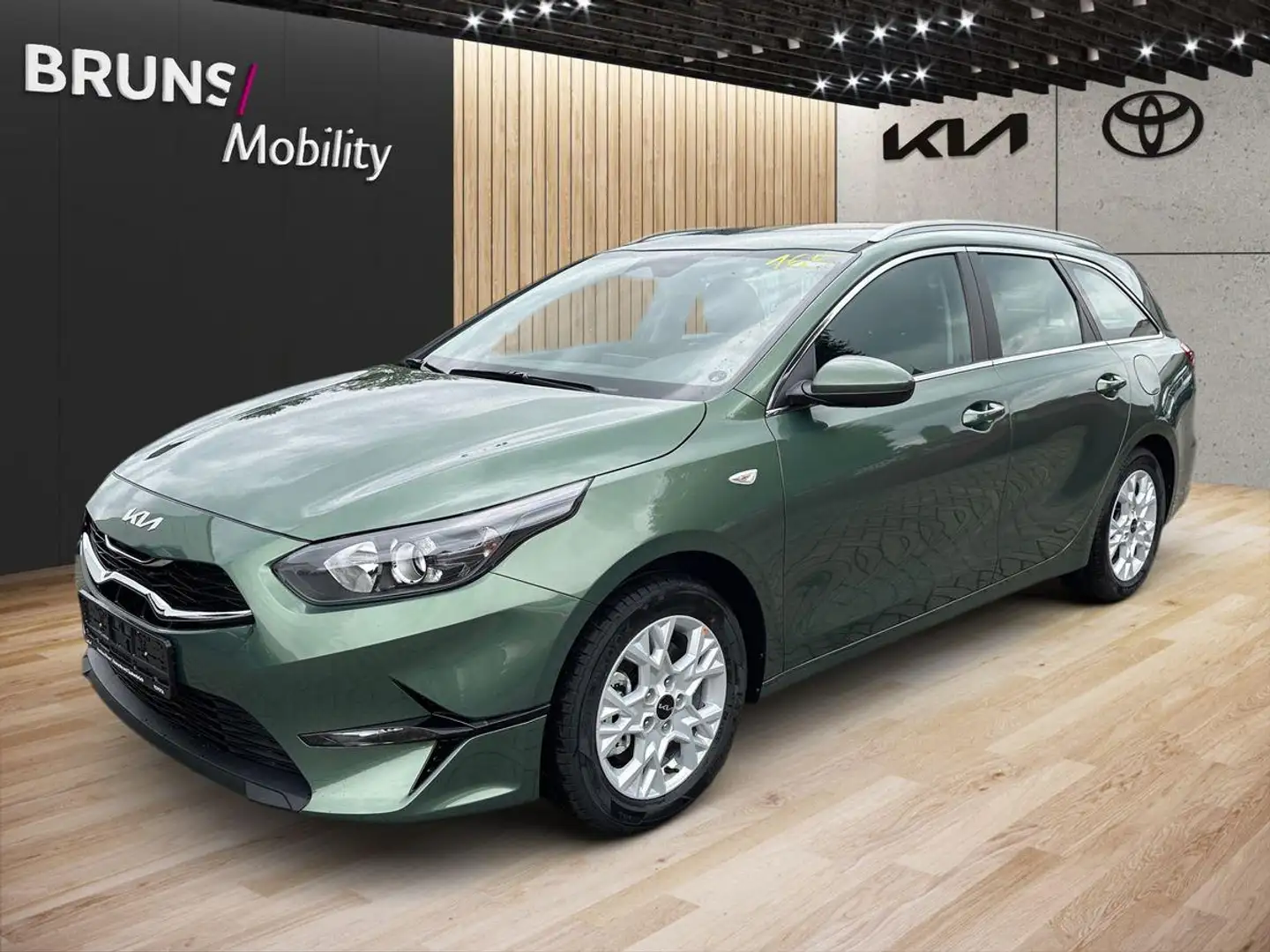 Kia Ceed SW / cee'd SW Ceed SW 1.0T VISION  Komf+ Navi, Kamera, AHK Зелёный - 2