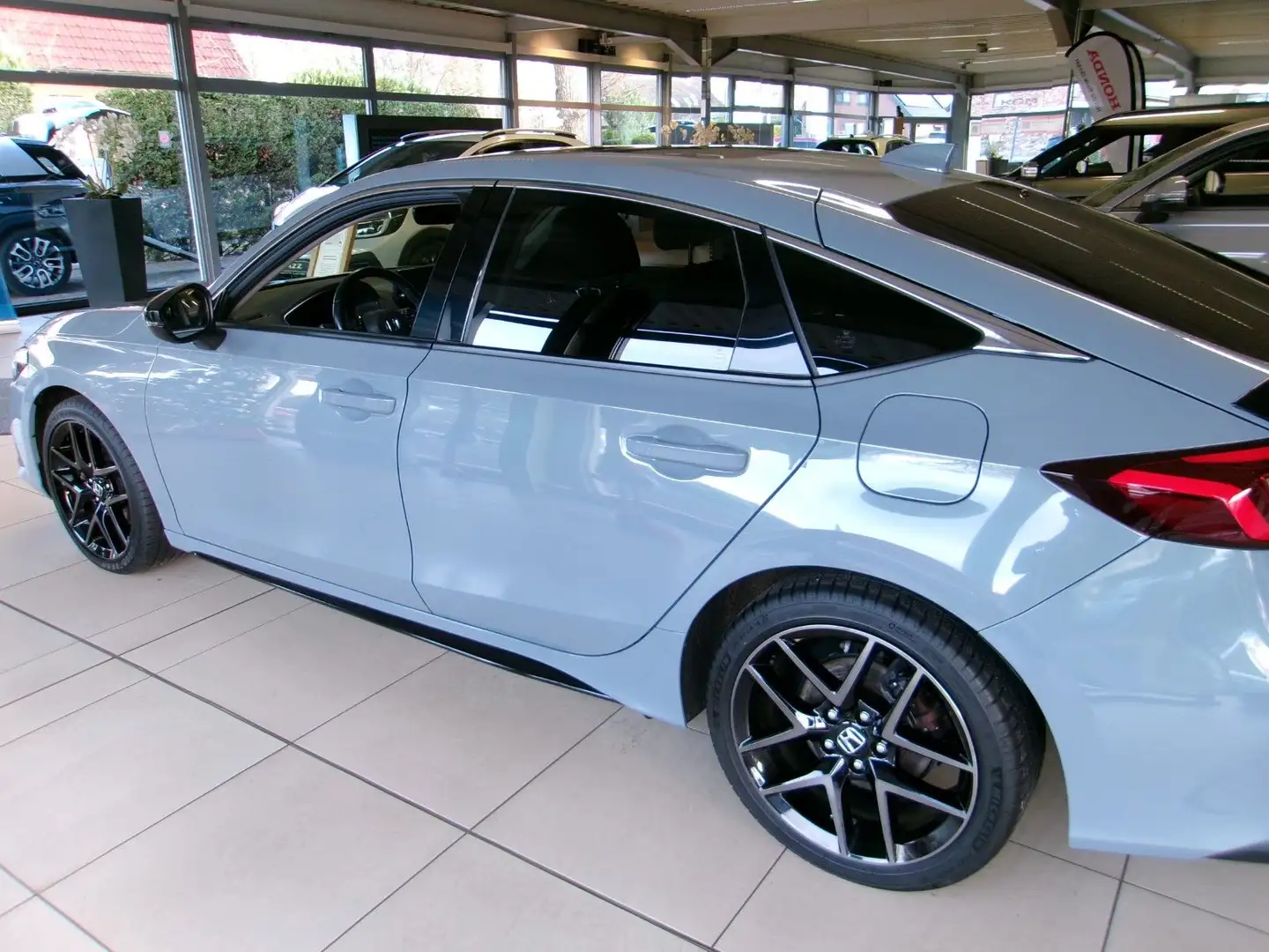 Honda Civic 2.0 i-MMD Hybrid e-CVT Advance Grau - 2