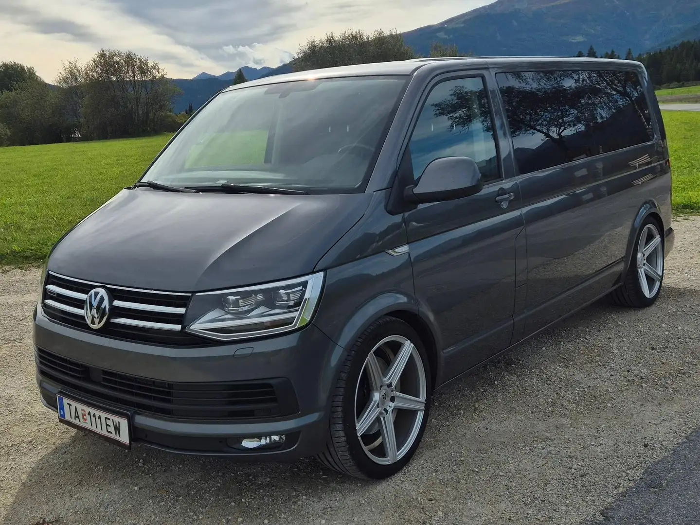 Volkswagen T6 Multivan VW T6 Multivan LR 204 PS 4MOTION DSG – Leder/Alcantara – TOP OPTIK Grau - 1