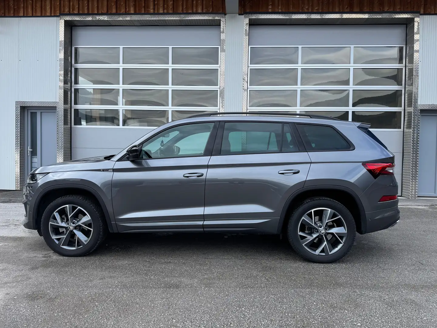 Skoda Kodiaq Sportline 4x4 Grau - 2