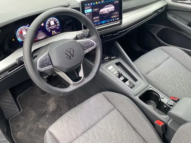 Volkswagen Golf view 4