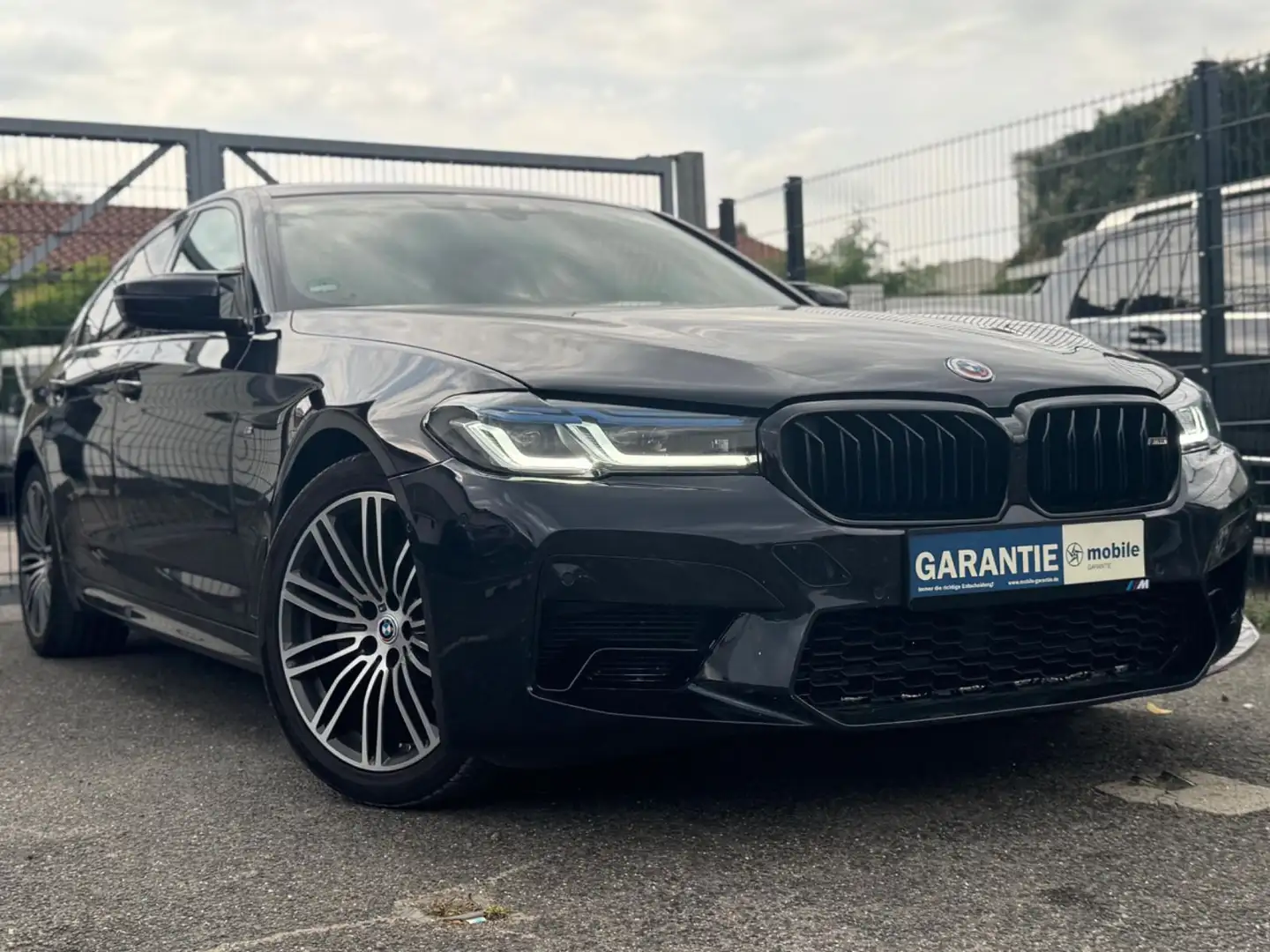 BMW 520 Baureihe 5 Lim. 520 d M Sport Schwarz - 2