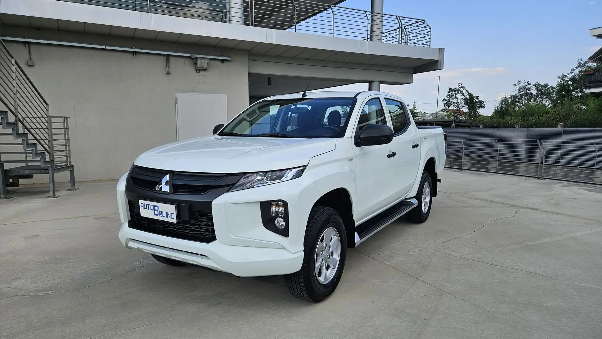 Mitsubishi L200 2.3 D Double Cab 4x4 Easy Select Invite Connect Blanco - 1