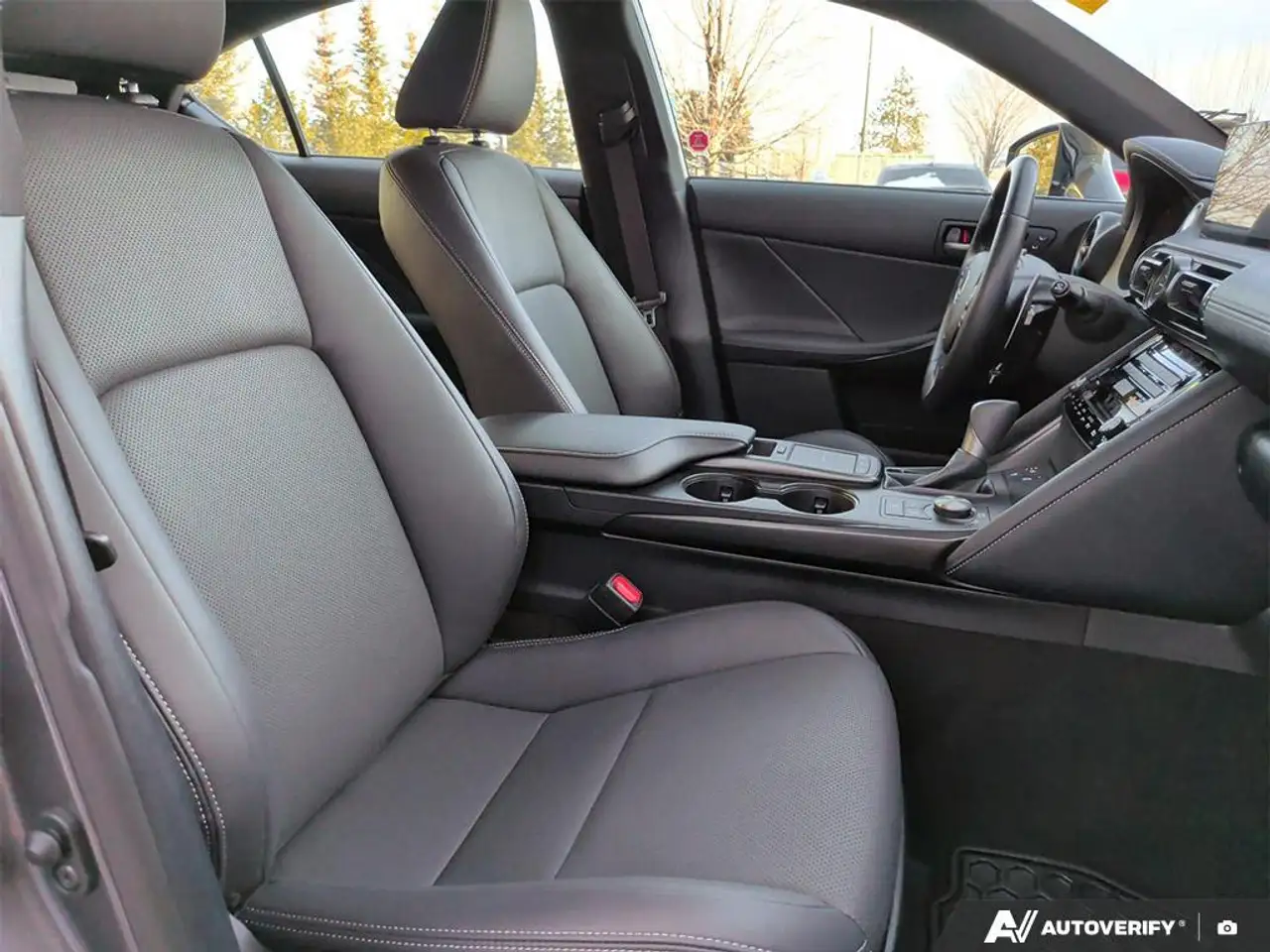 Lexus IS снимка Lexus IS