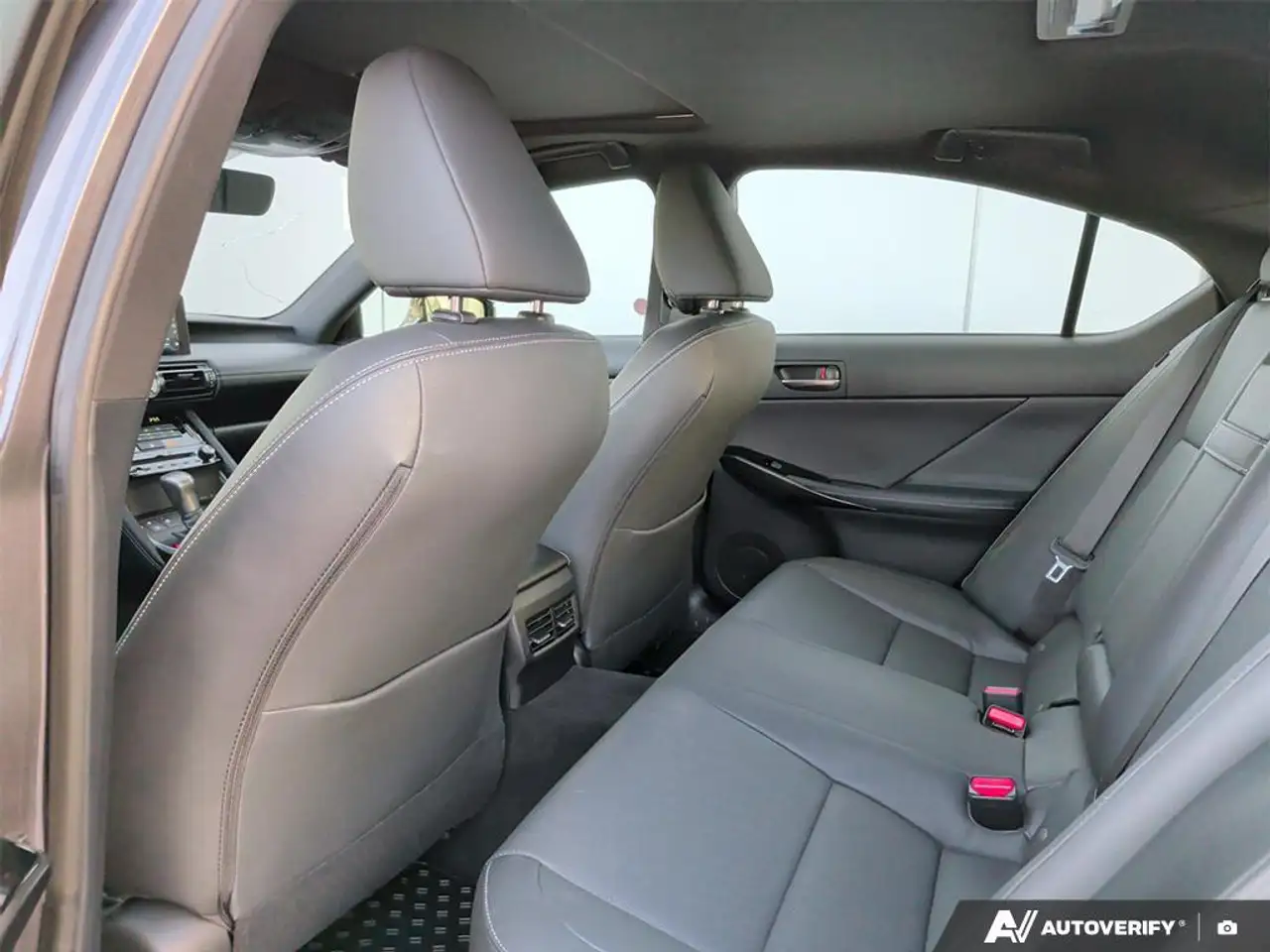 Lexus IS снимка Lexus IS