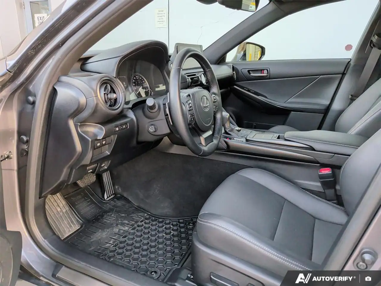 Lexus IS снимка Lexus IS