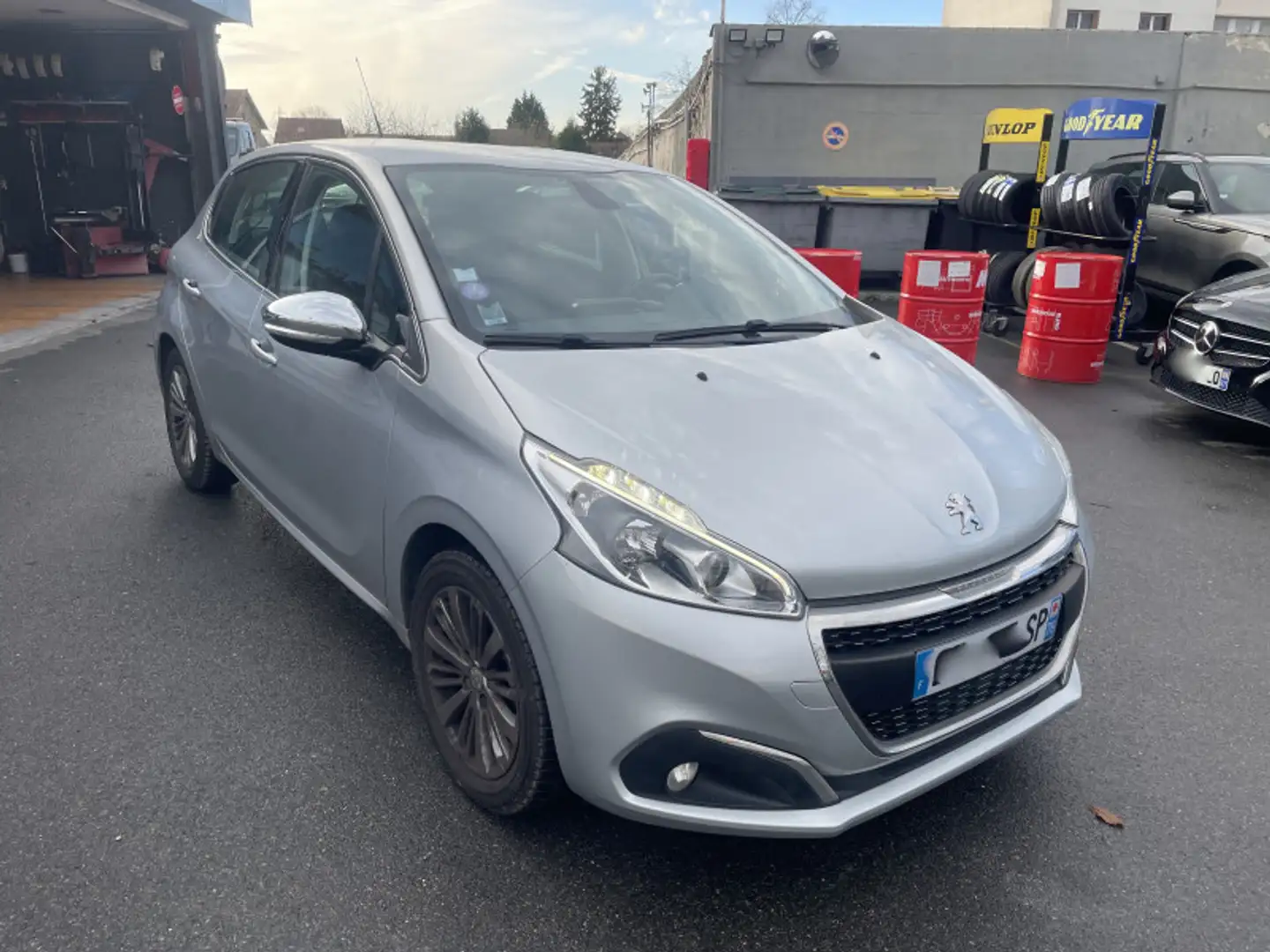 Peugeot 208 1.2 PURETECH 110CH ALLURE BUSINESS S\u0026S 5P Gris - 2
