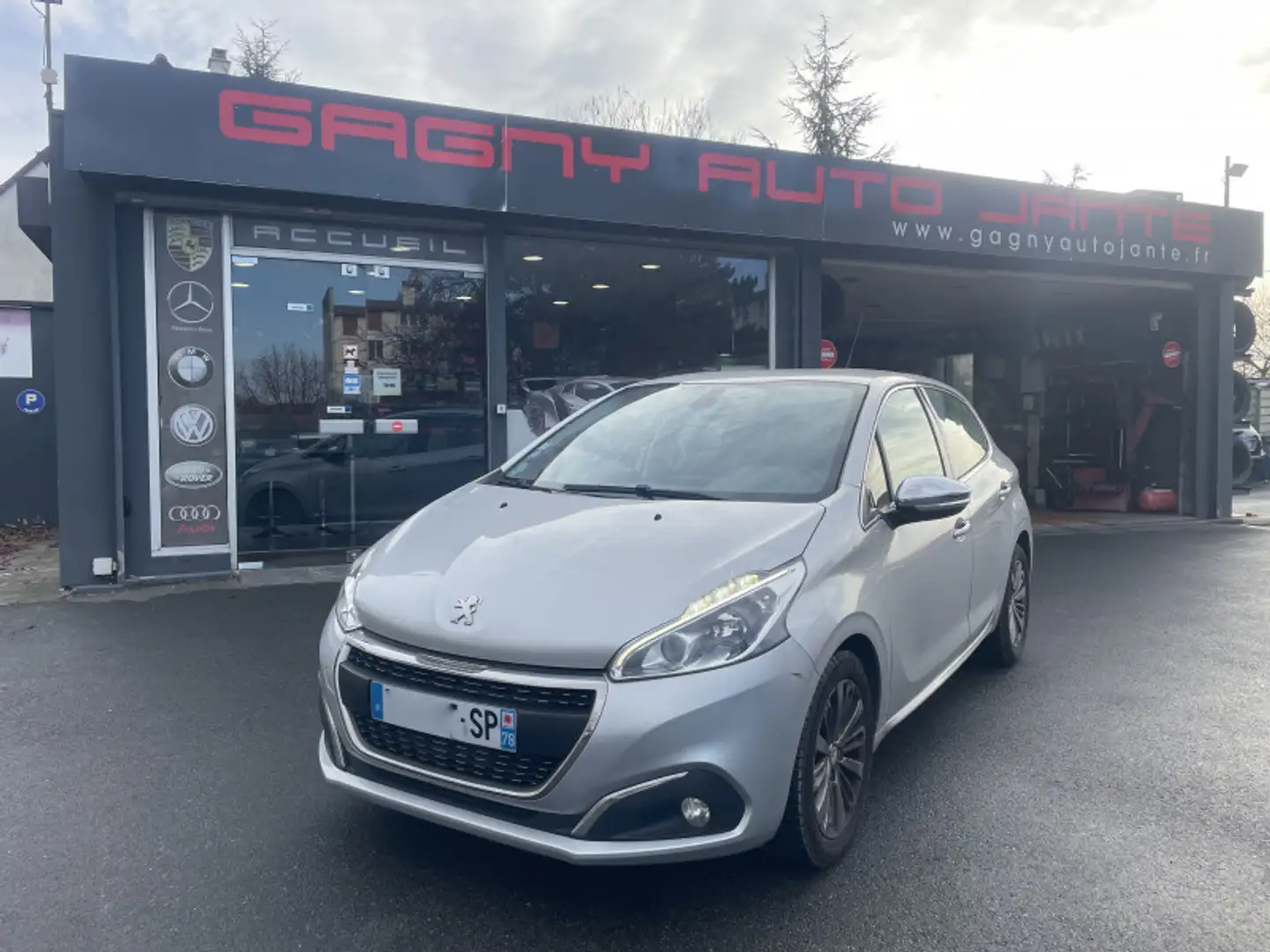 Peugeot 208 1.2 PURETECH 110CH ALLURE BUSINESS S\u0026S 5P Gris - 1