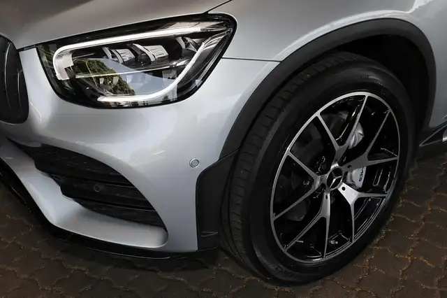 Mercedes-Benz GLC view 4