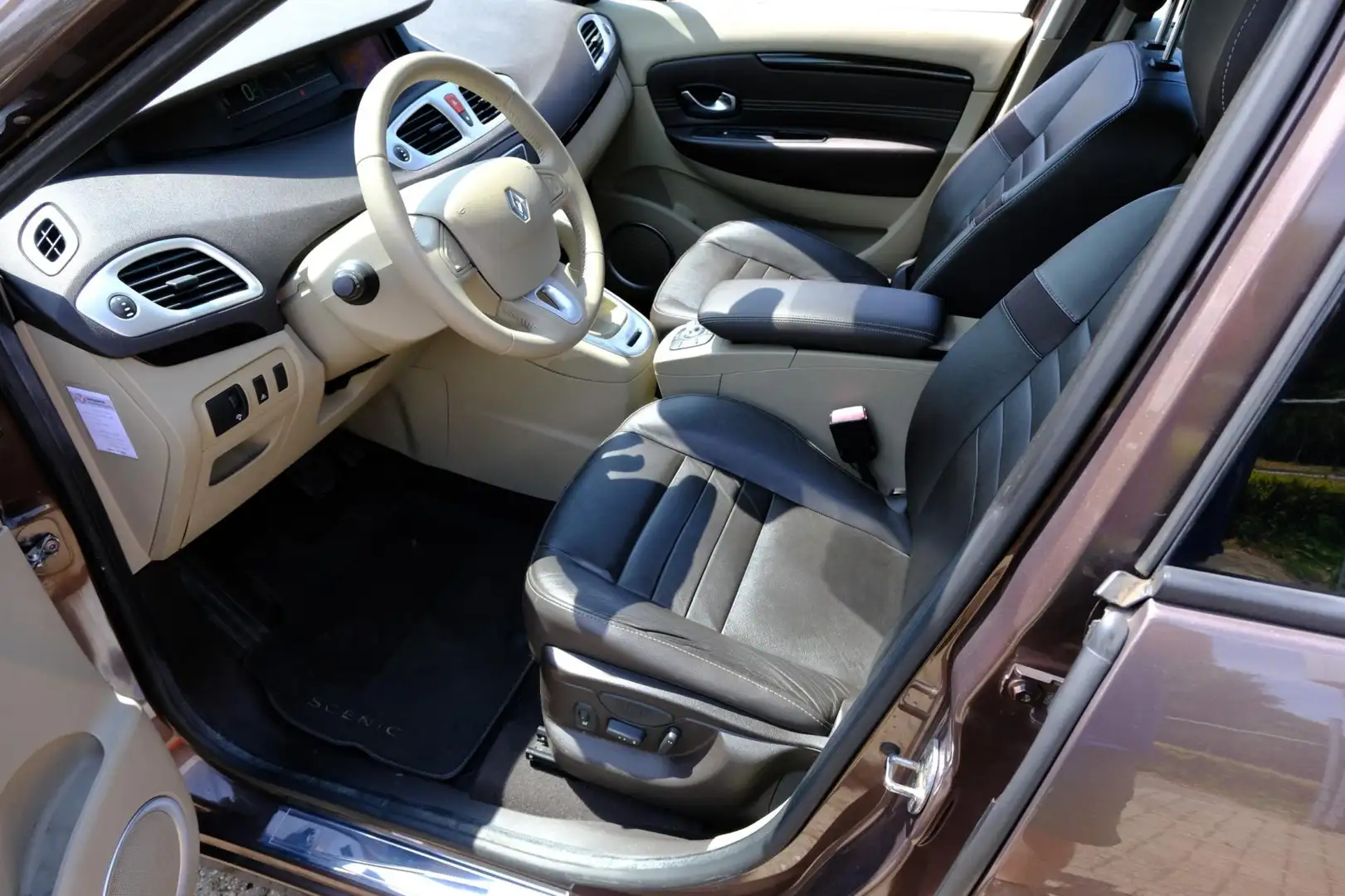 Renault Scenic 2.0 140pk Privilege Aut. Pano|Xenon|Leder|LMV Bruin - 2