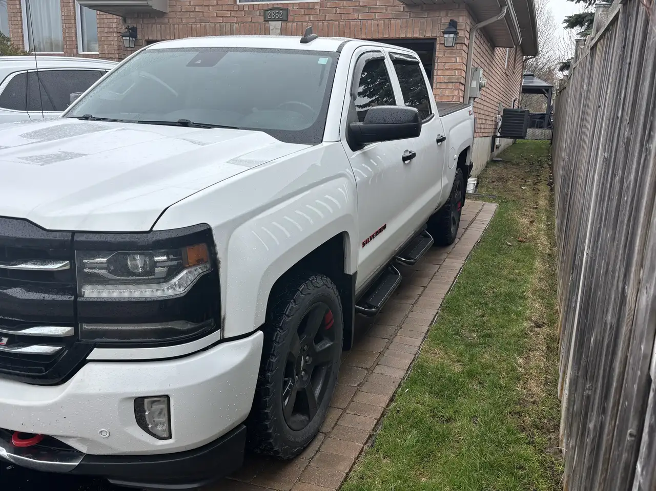 Chevrolet Silverado 1500 снимка Chevrolet Silverado 1500