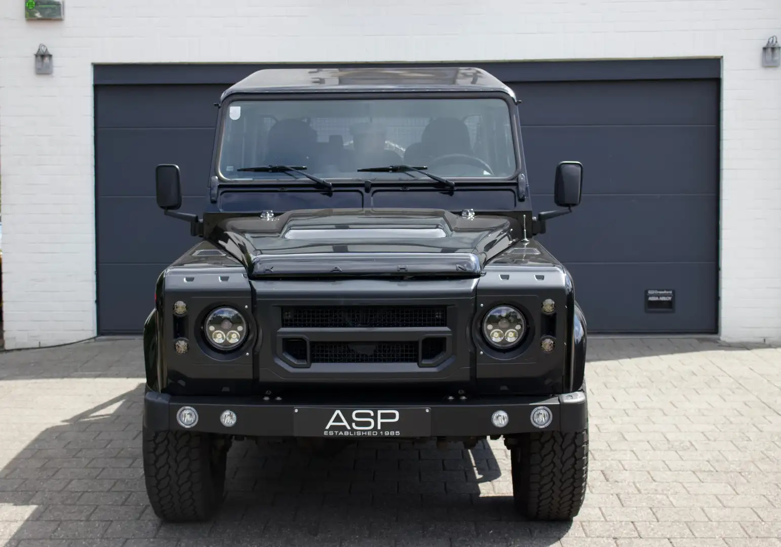 Land Rover Defender Defender 110 DCPU 2.2 D | KAHN | 2015 Noir - 2
