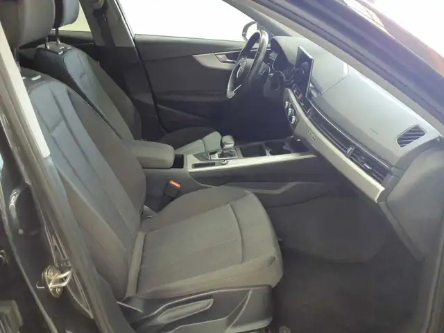 Audi A4 view 7