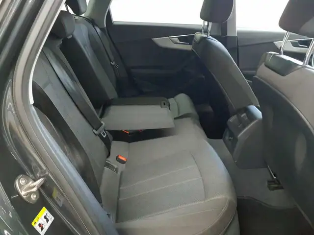 Audi A4 view 13