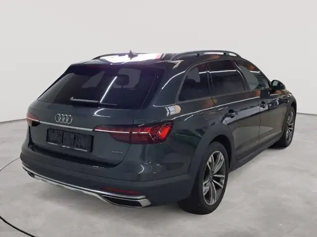 Audi A4 view 4