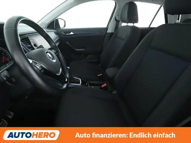 Volkswagen T-Roc view 10