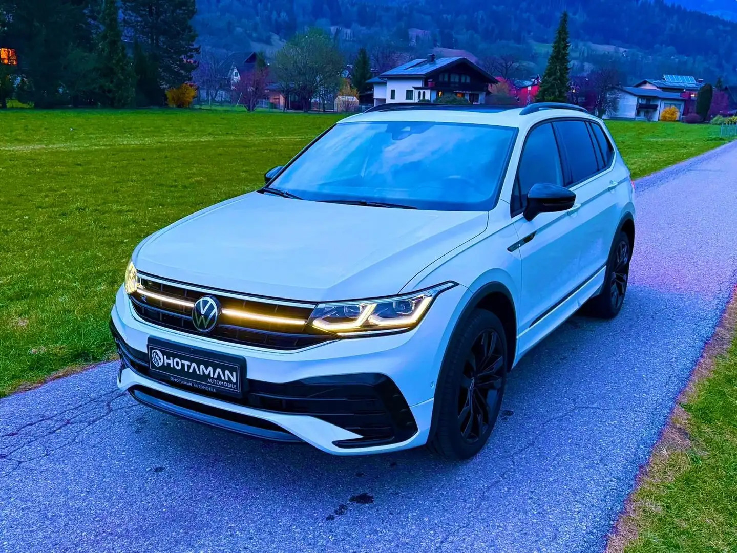 Volkswagen Tiguan Allspace 2.0 TDI 4Motion DSG R-Line AHK Standh. Sitzb. Pano Weiß - 1