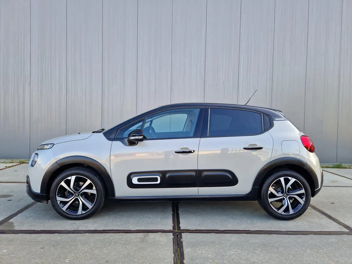 Citroen C3 1.2 PureTech Shine | Keyless | Stoelverwarming | C Gris - 2