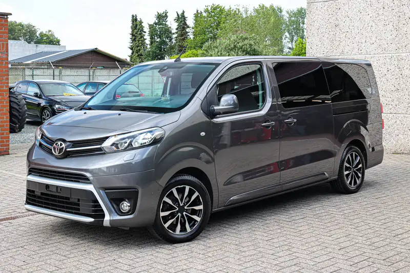 Toyota Proace LUXE-UITVOERING*GLAZEN-DAK*ELECTRISCHE-SCHUIFDEUREN*HEAD-UP-DISPLAY*KLIMAATREGELING-3-ZONES*8-ZITPL*BTW-WAGEN*