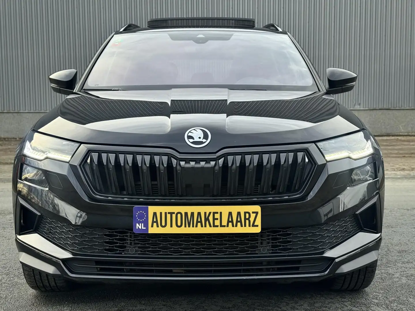 Skoda Karoq 1.5 TSI ACT Sportline ACC PANO 100% DEALER ONDERH Schwarz - 2