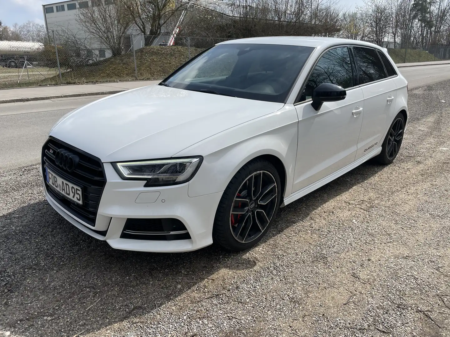 Audi S3 Sportback Automatik Matrix ACC Leder PDC LED Spurh Weiß - 1