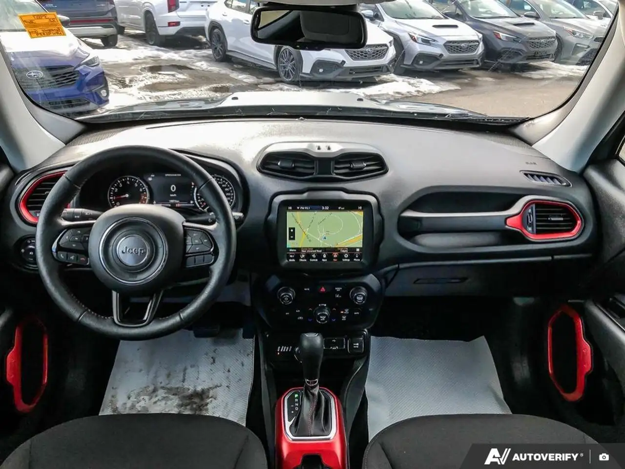 Jeep Renegade снимка Jeep Renegade
