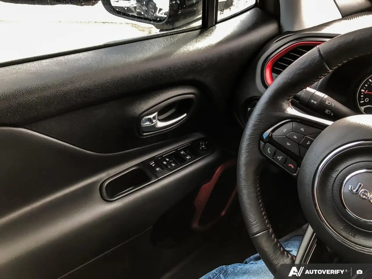Jeep Renegade снимка Jeep Renegade