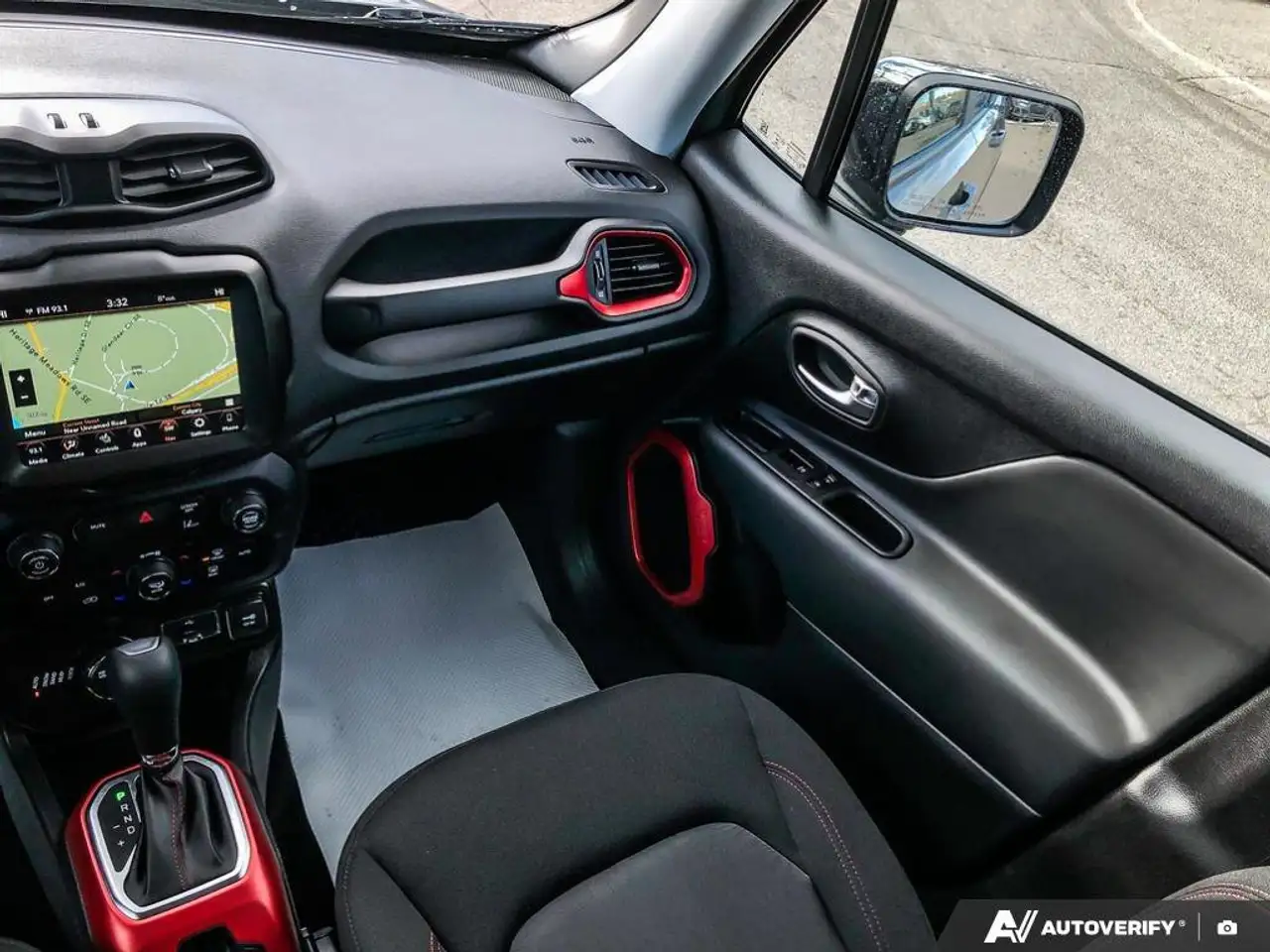 Jeep Renegade снимка Jeep Renegade