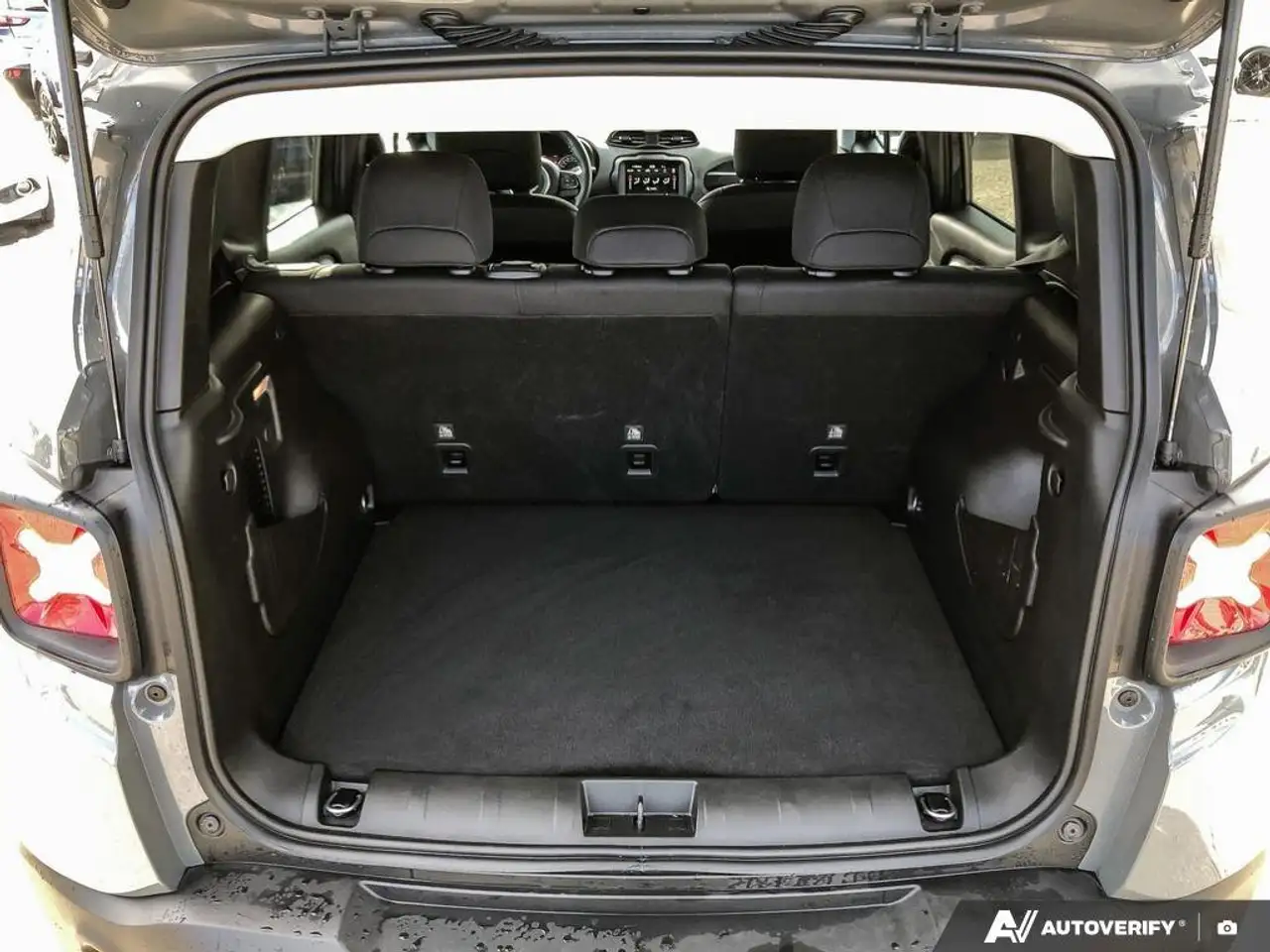 Jeep Renegade снимка Jeep Renegade
