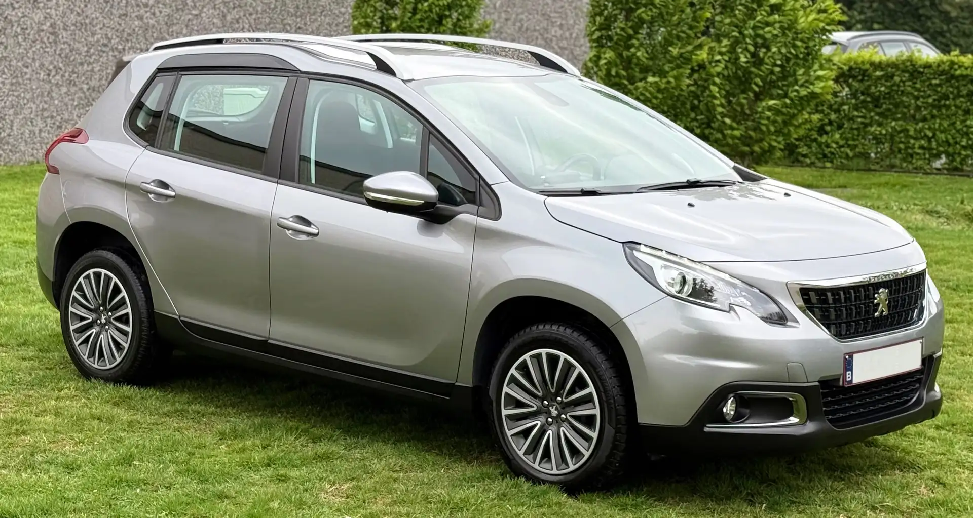 Peugeot 2008 1.2 PureTech Allure S Gris - 1