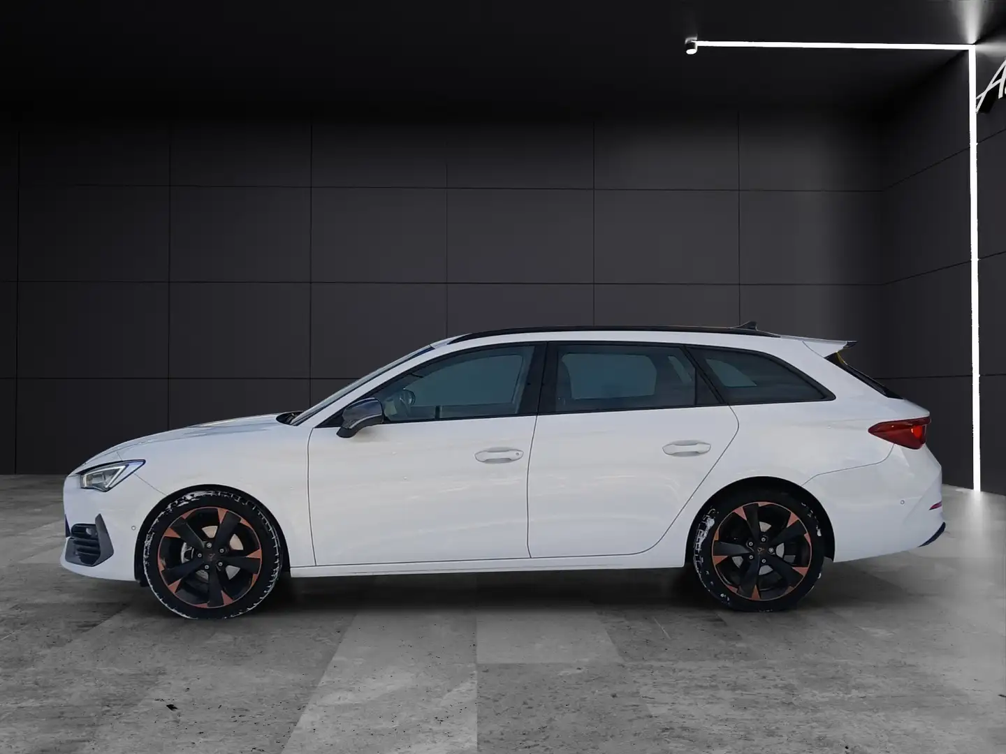 CUPRA Leon ST TSI DSG LED AHK Navi Climatronic ACC RFK SH LM Weiß - 2