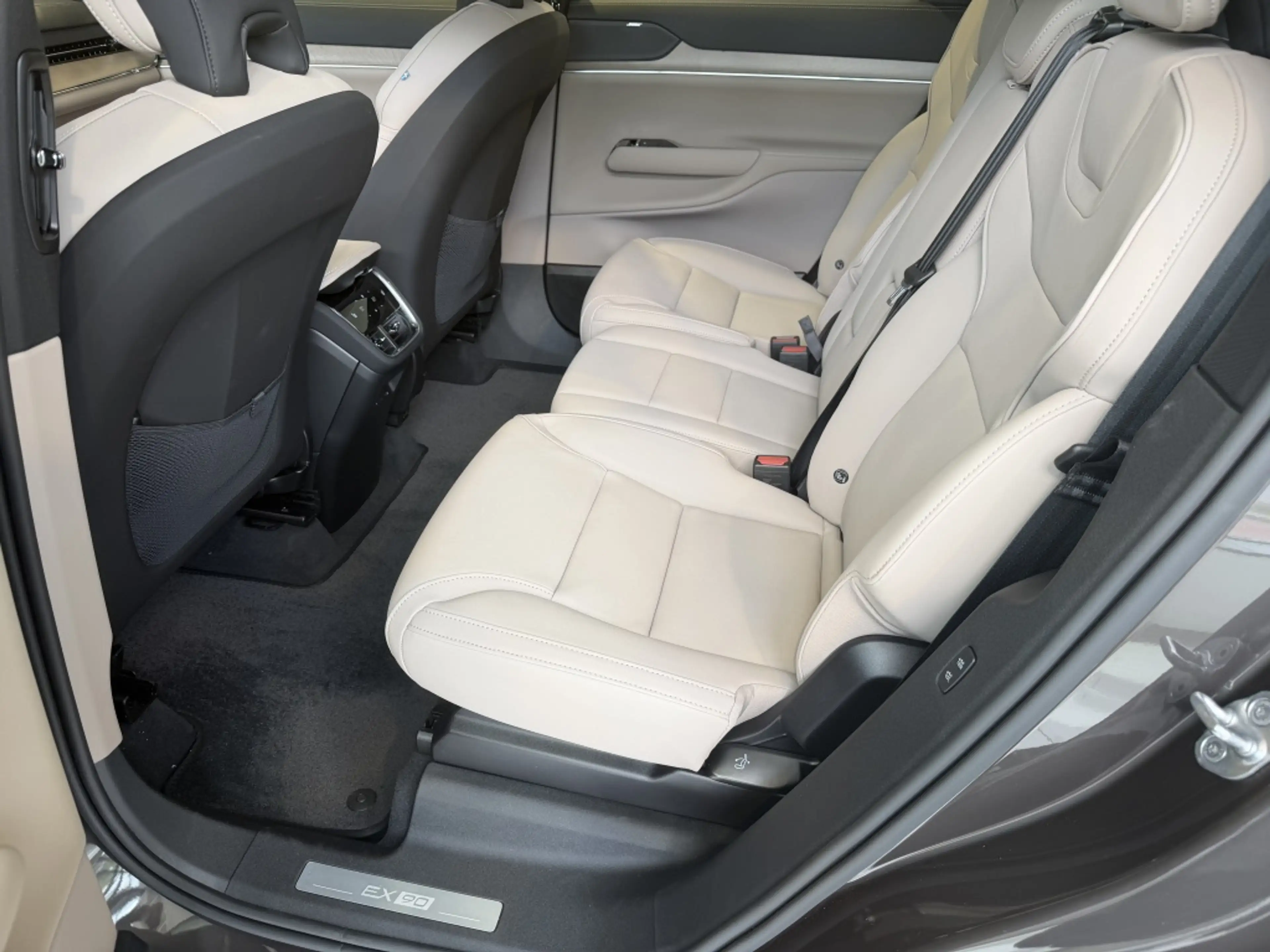 Volvo EX90 Single Motor Plus | DIRECT LEVERBAAR — photo 6