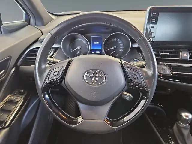 Toyota C-HR view 8