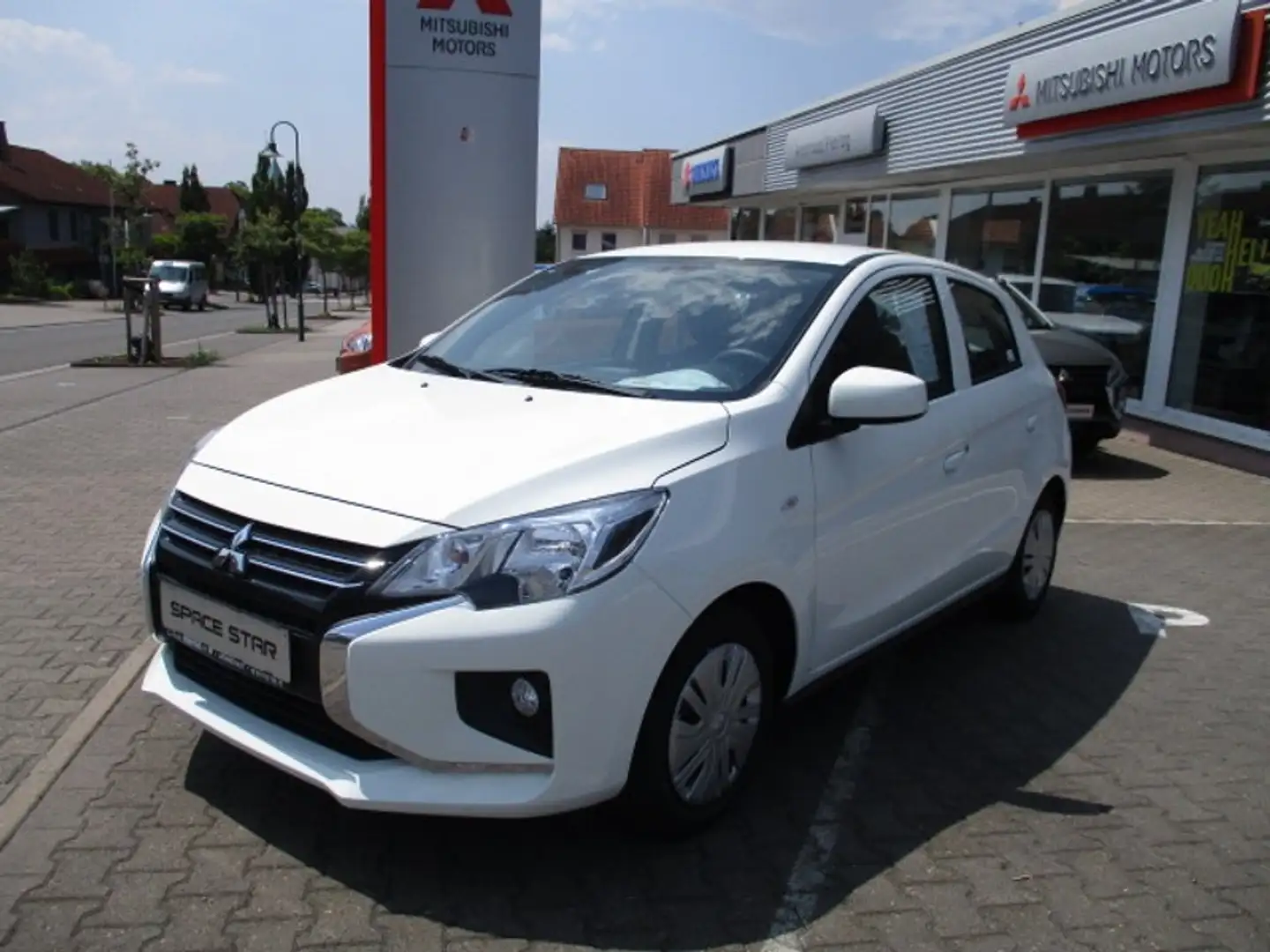 Mitsubishi Space Star BASIS 1.2 MIVEC 5-Gang Blanc - 1