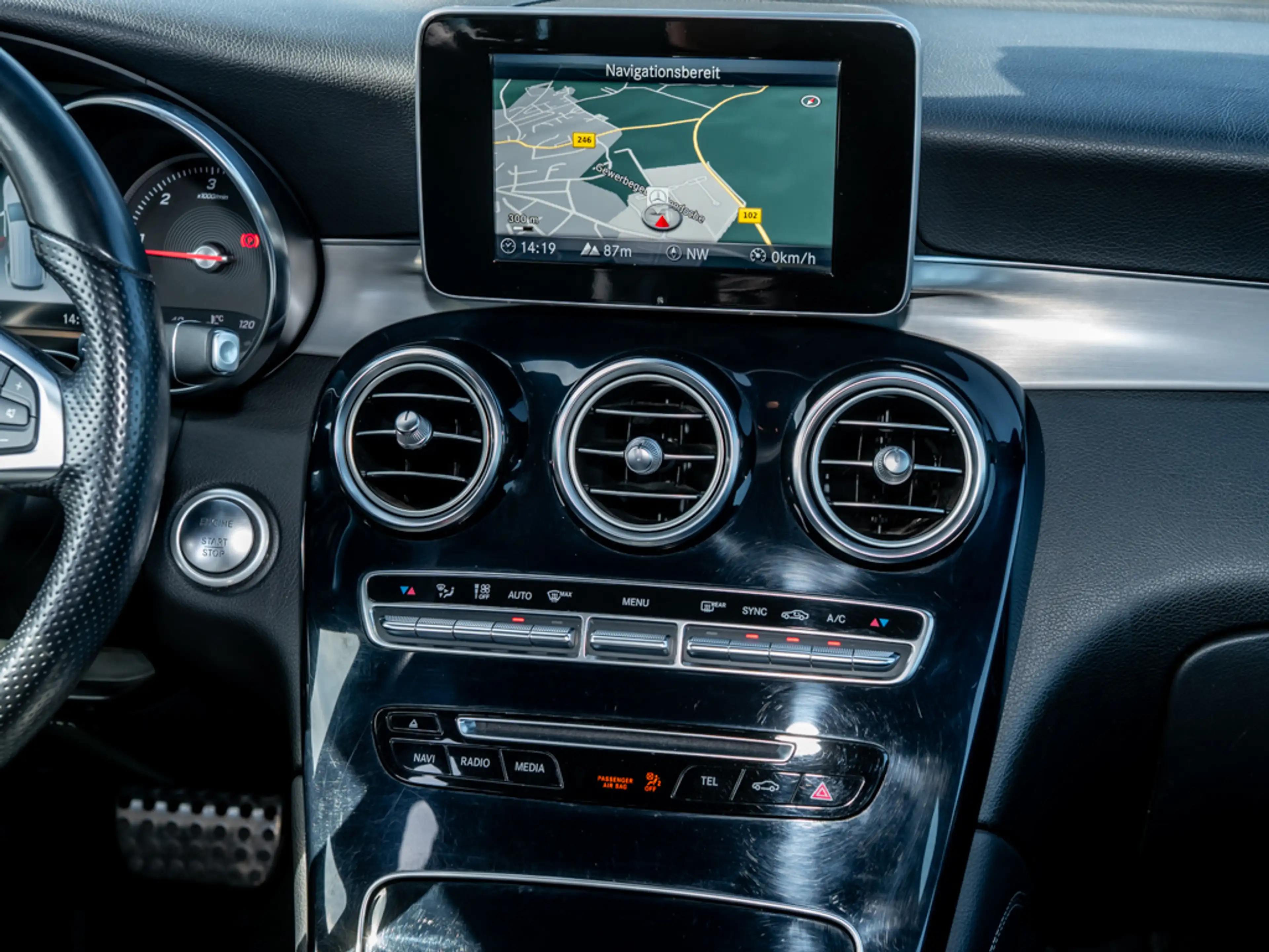 Mercedes-Benz GLC 250 d 4M TEMPO AHK KAMERA LED SHZ — photo 10