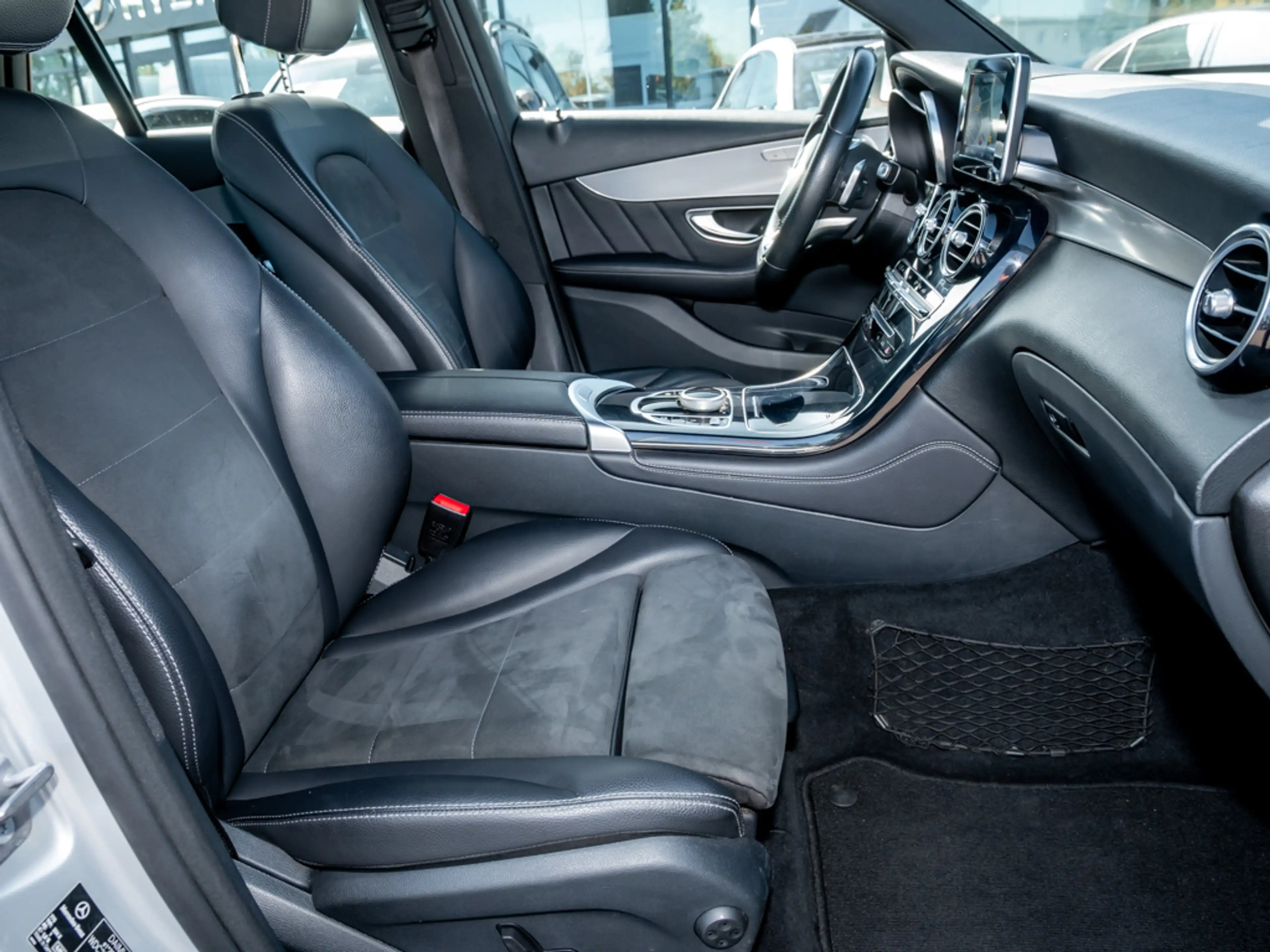 Mercedes-Benz GLC 250 d 4M TEMPO AHK KAMERA LED SHZ — photo 11