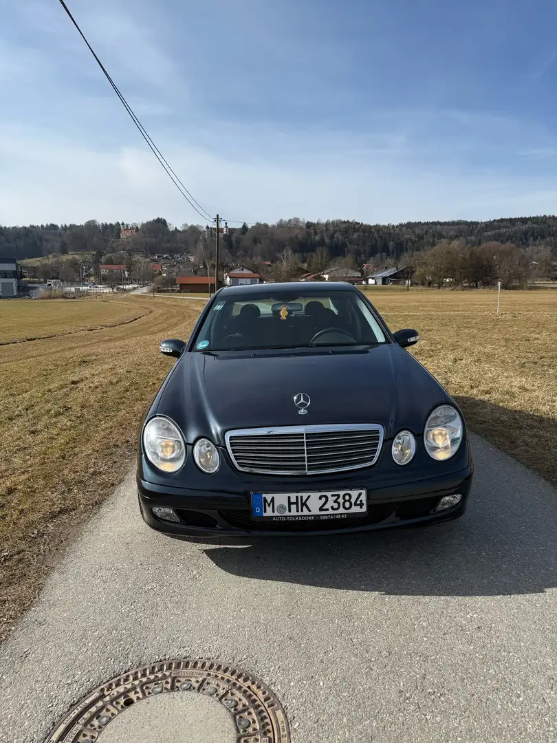 Mercedes-Benz E 240 T Classic - 1