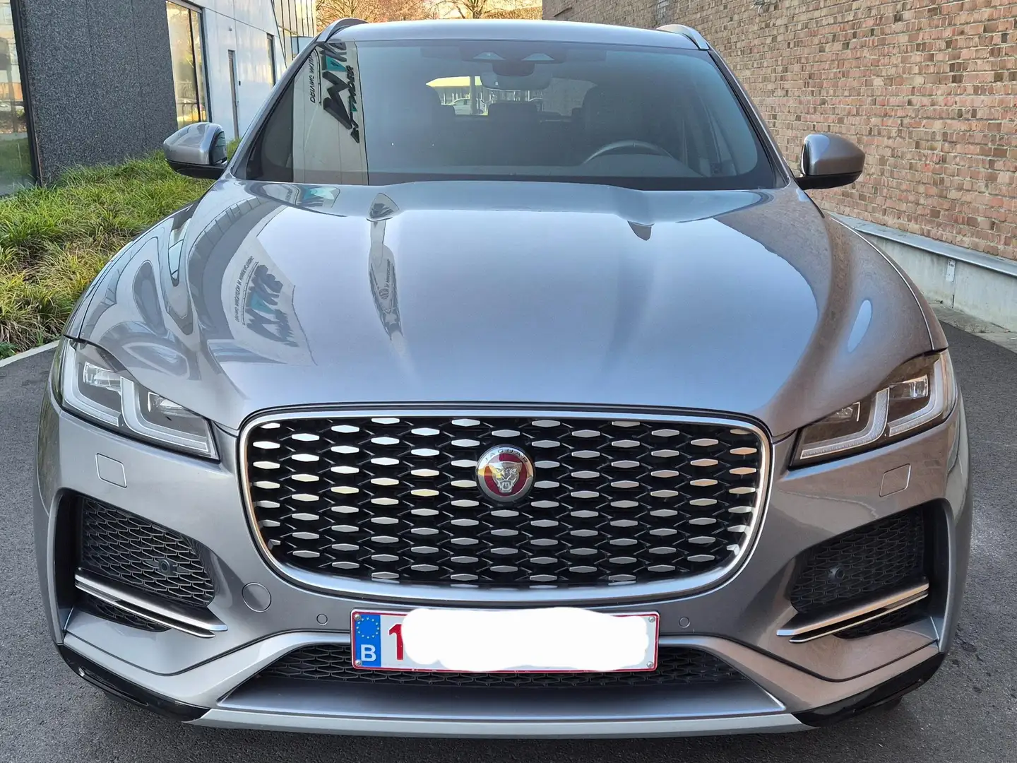 Jaguar F-Pace P400e Plug-in-Hybrid Grijs - 1